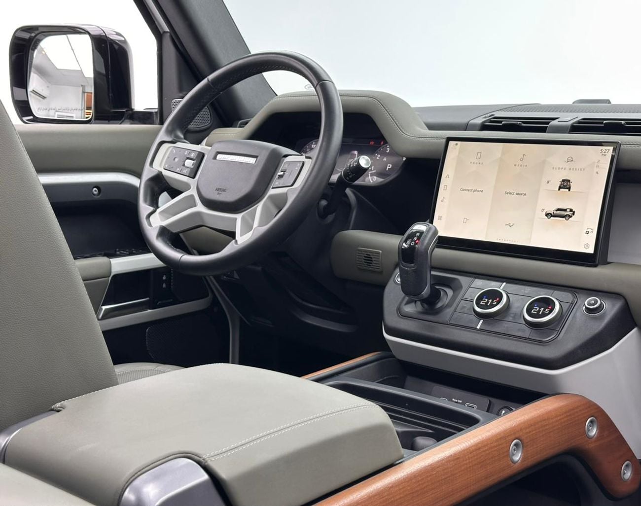 Land Rover Defender 2024 Land Rover Defender 110 SE P300, Sep/2028 Land Rover Warranty, Land Rover Full Service History,