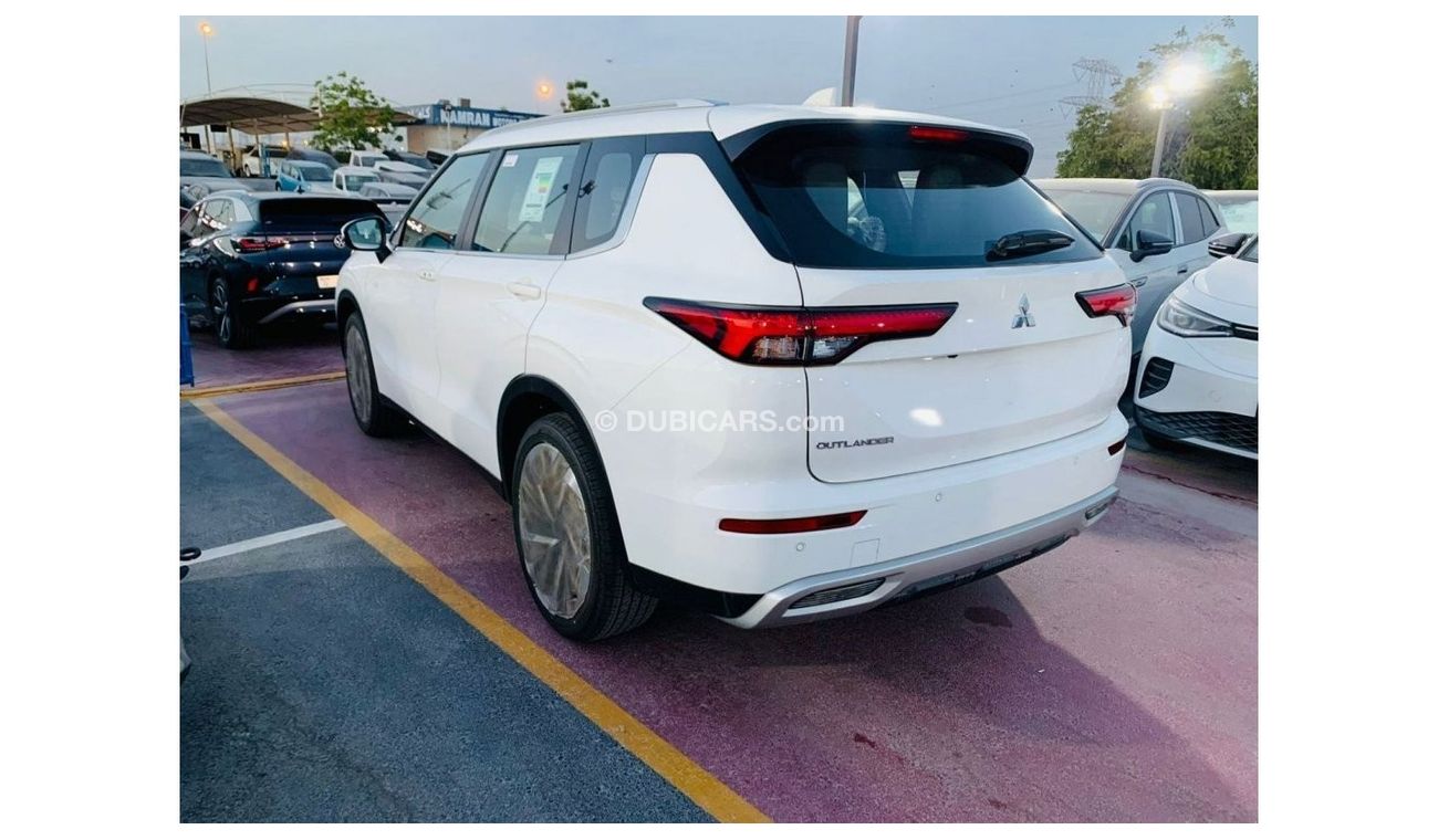 Mitsubishi Outlander BRAND NEW MITSUBISHI OUTLANDER GCC SPEC 2.5L SUV 4WD 7 SEATER 5 DOOR DUAL A/C PANORAMIC SUNROOF AVIL