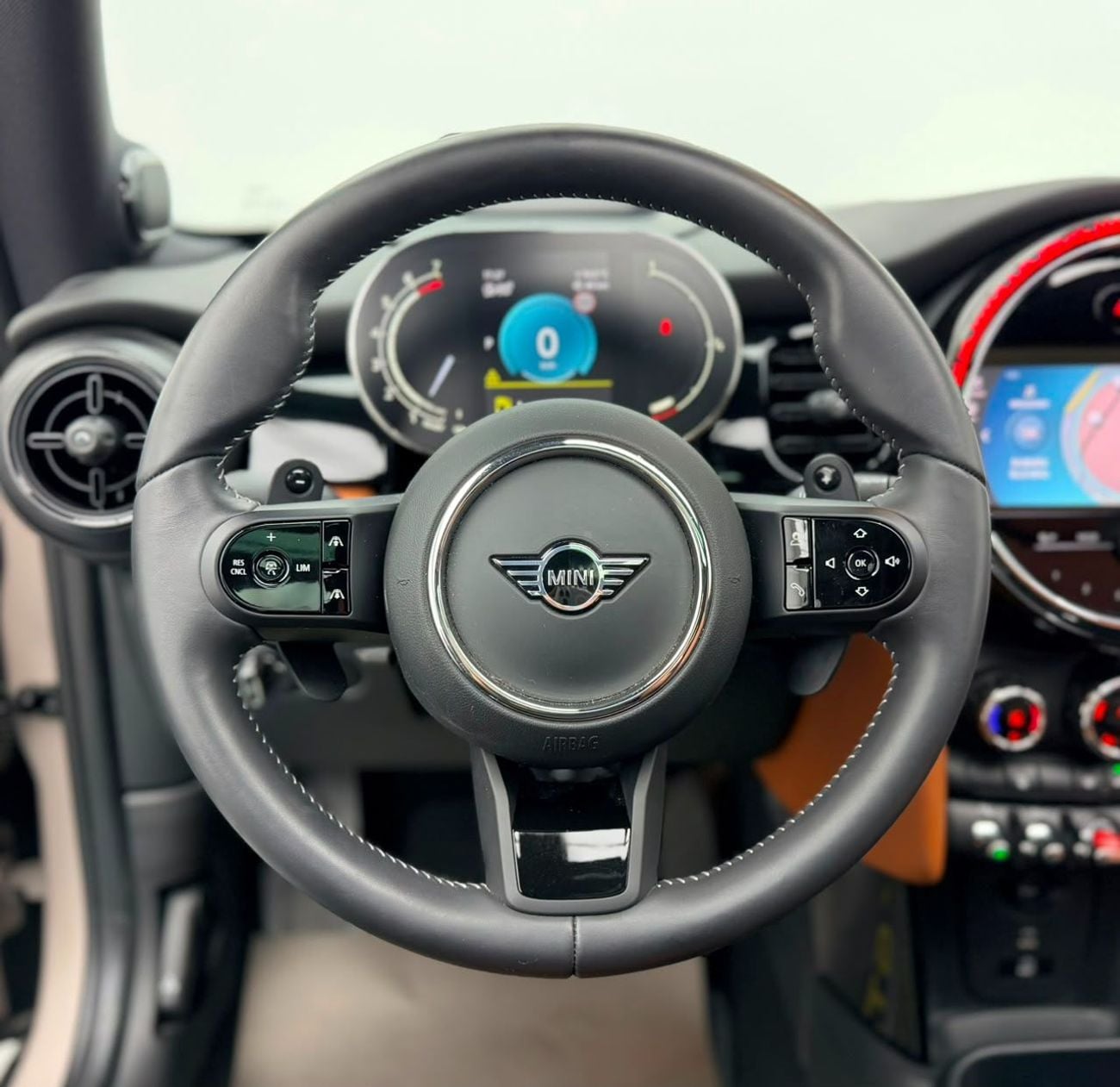 Mini Cooper S STD 2024 Mini Cooper S, 03/2027 Mini Warranty + Service Contract, Full Mini Service History, GCC
