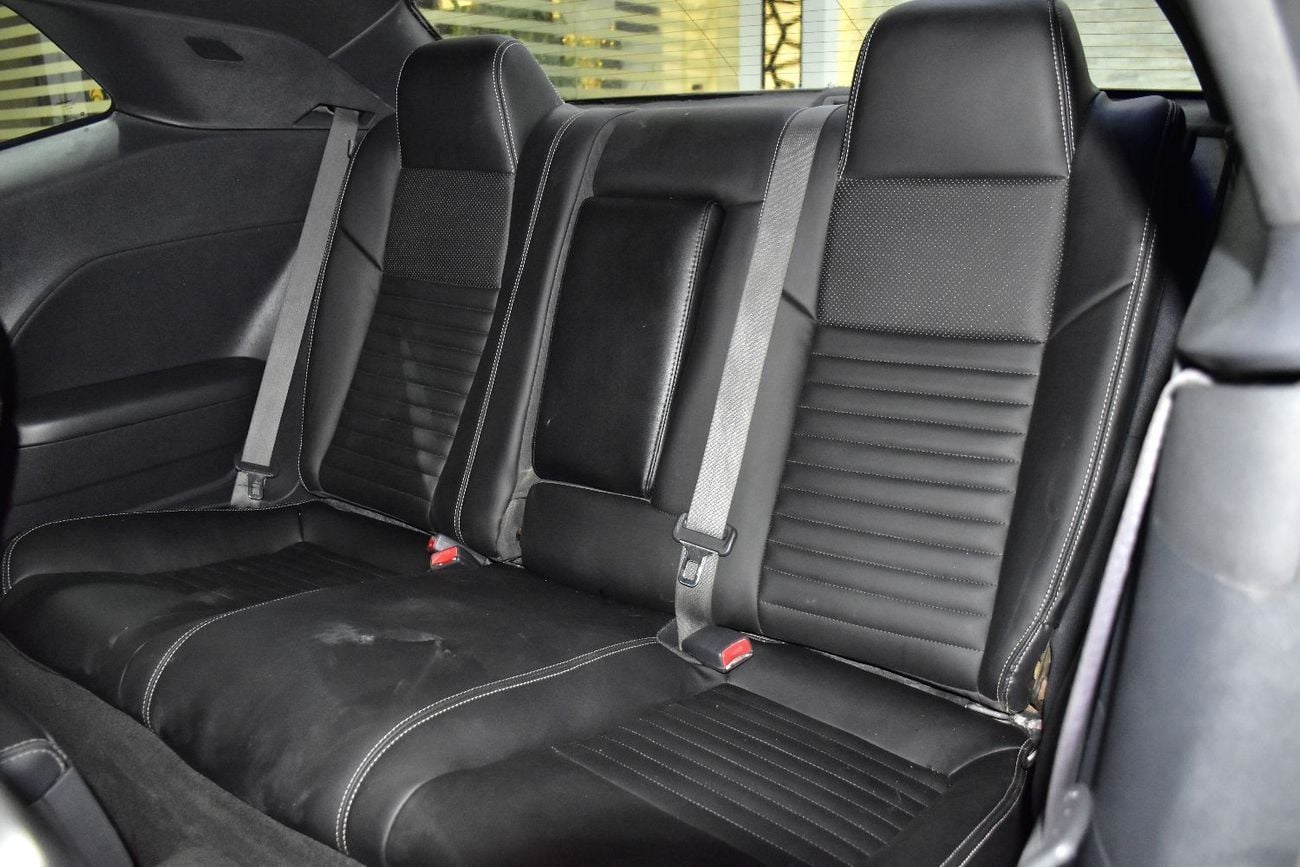 دودج تشالينجر SRT8 EXCELLENT DEAL for our Dodge Challenger ( 2012 Model ) in Black Color American Specs