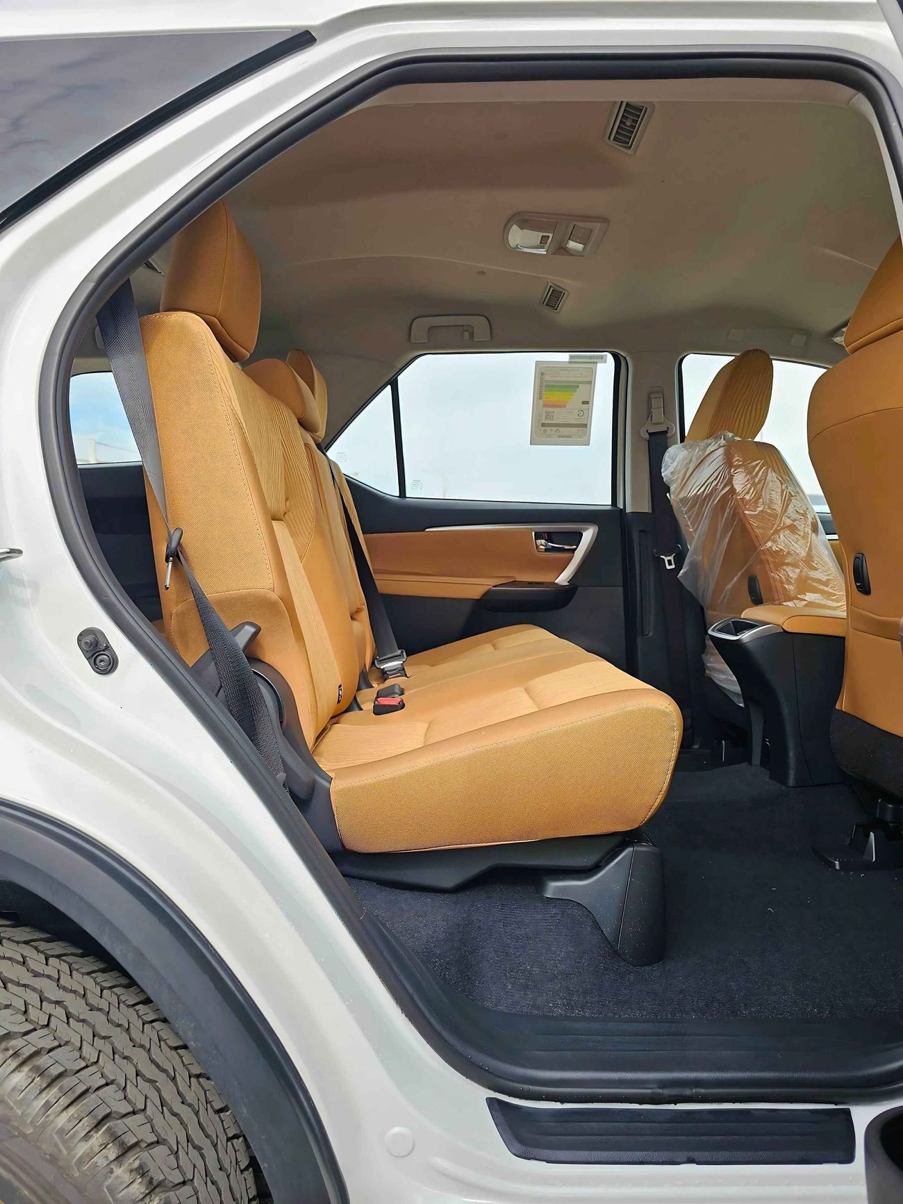 Toyota Fortuner 2.7L V4 PETROL / PUSH START / DVD CAMERA / FULL OPTION (CODE# 69032)