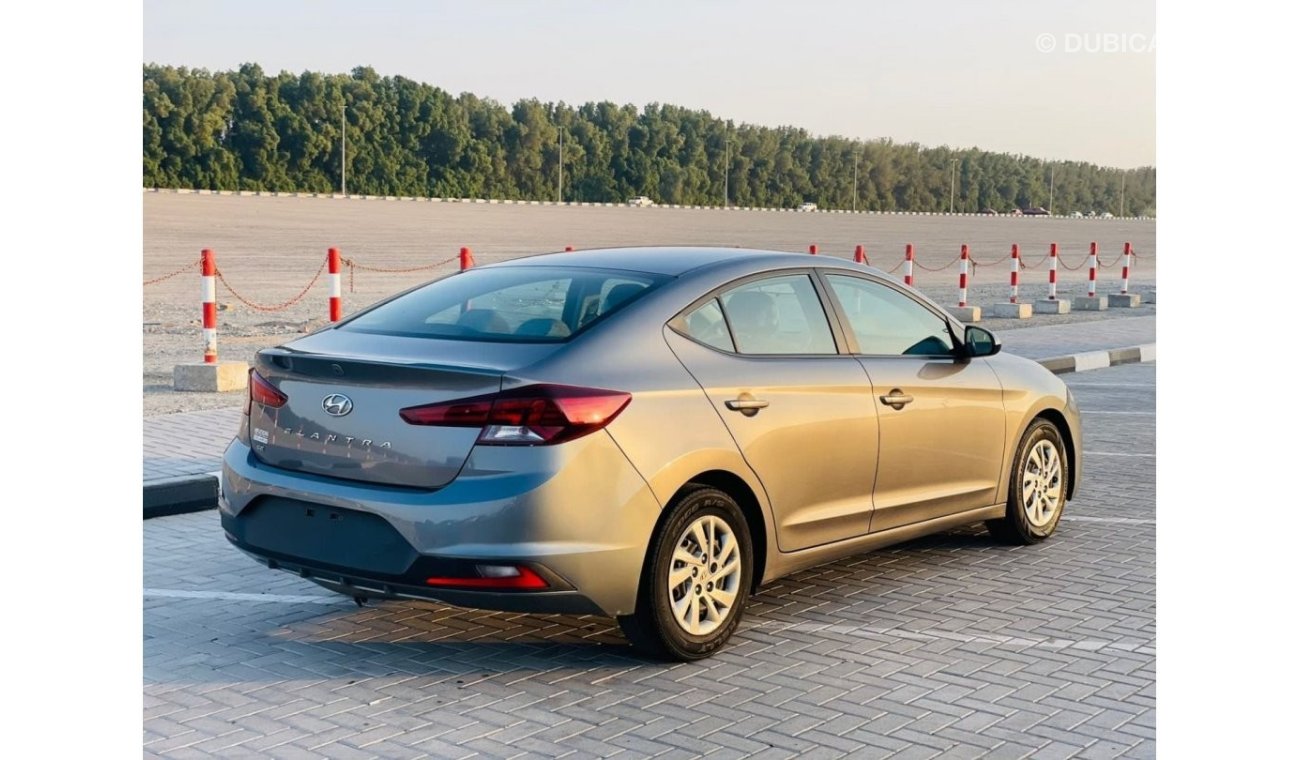 Hyundai Elantra Base