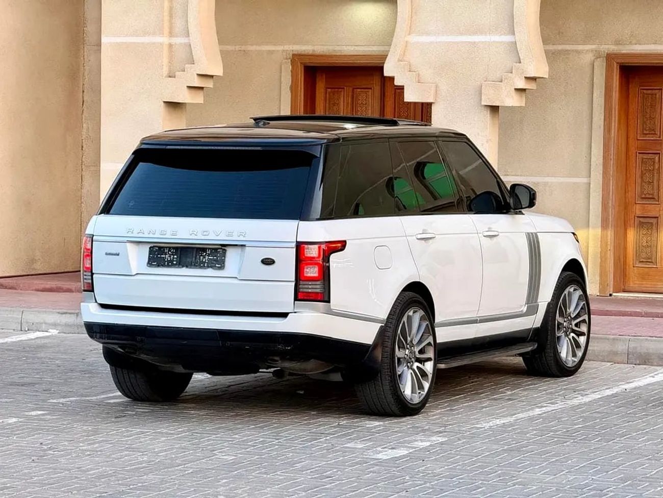 Land Rover Range Rover VOGUE LE GCC Specs