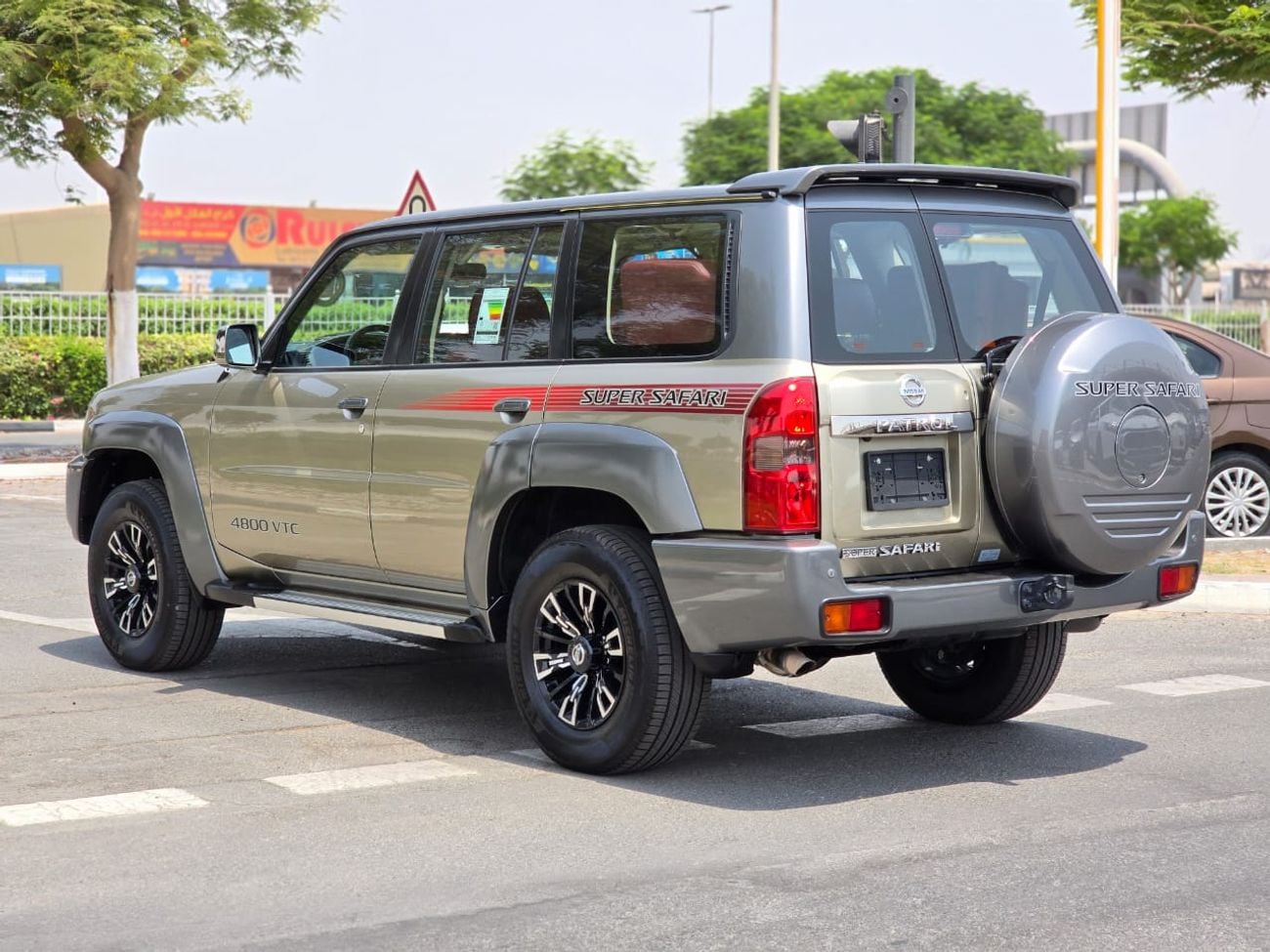 Nissan Patrol SUPER SAFARI 2023 GCC WITH AGENCY WARRANTY & SERVICE CONTRACT IN MINT CONDITION