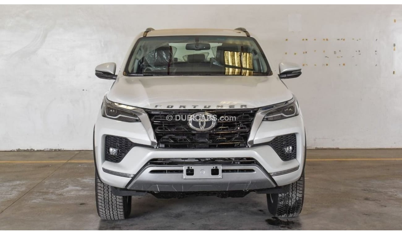 Toyota Fortuner 2023 Toyota Fortuner 4x4 4.0 HI P AT - Pearl White inside Black