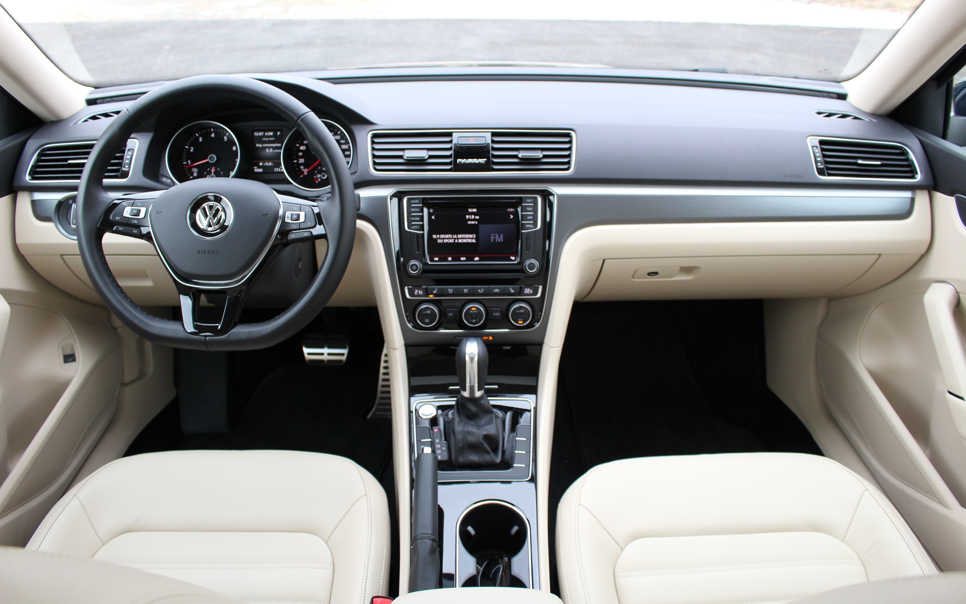 Volkswagen Passat CC interior - Cockpit
