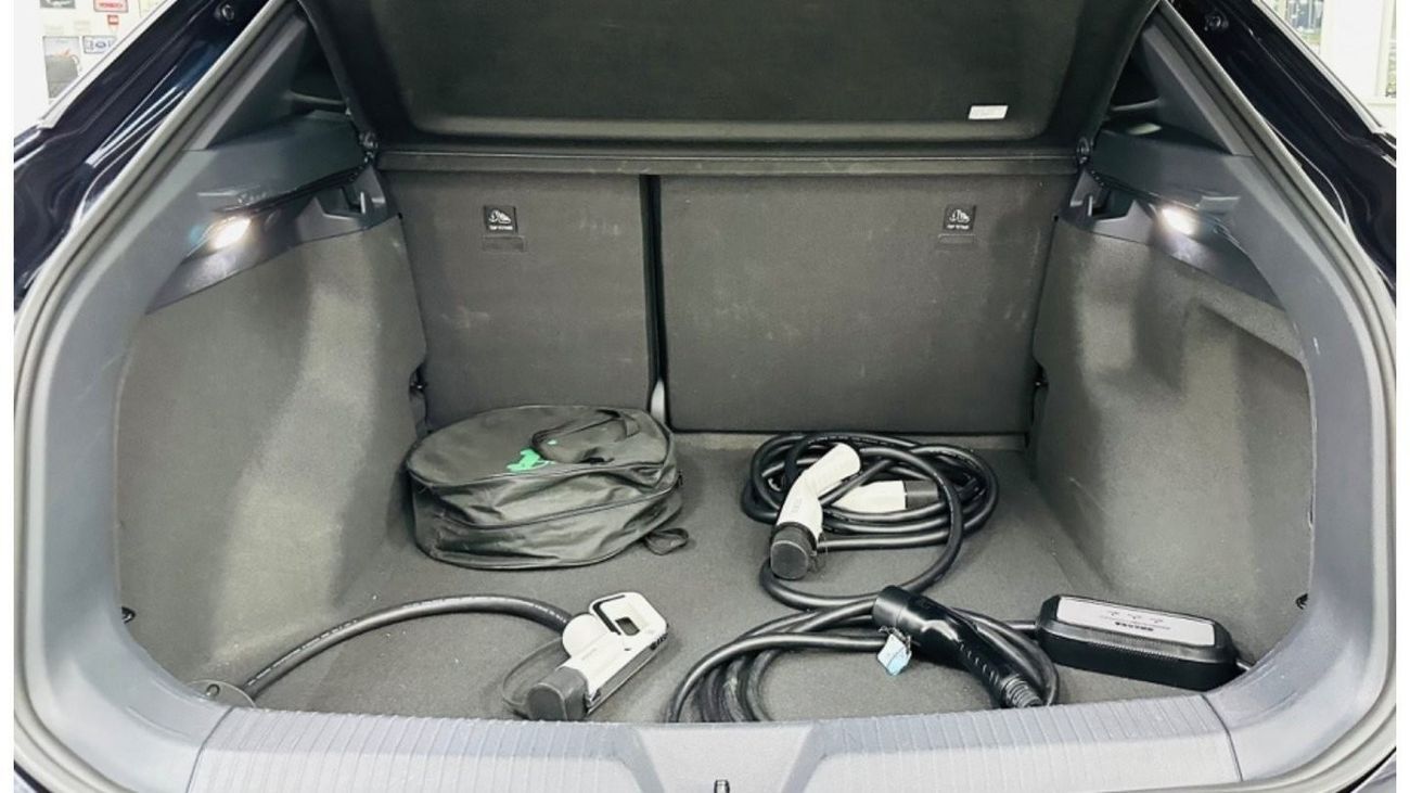 Volkswagen ID.4 Original paint .. Pure Plus .. Panoramic Roof ..