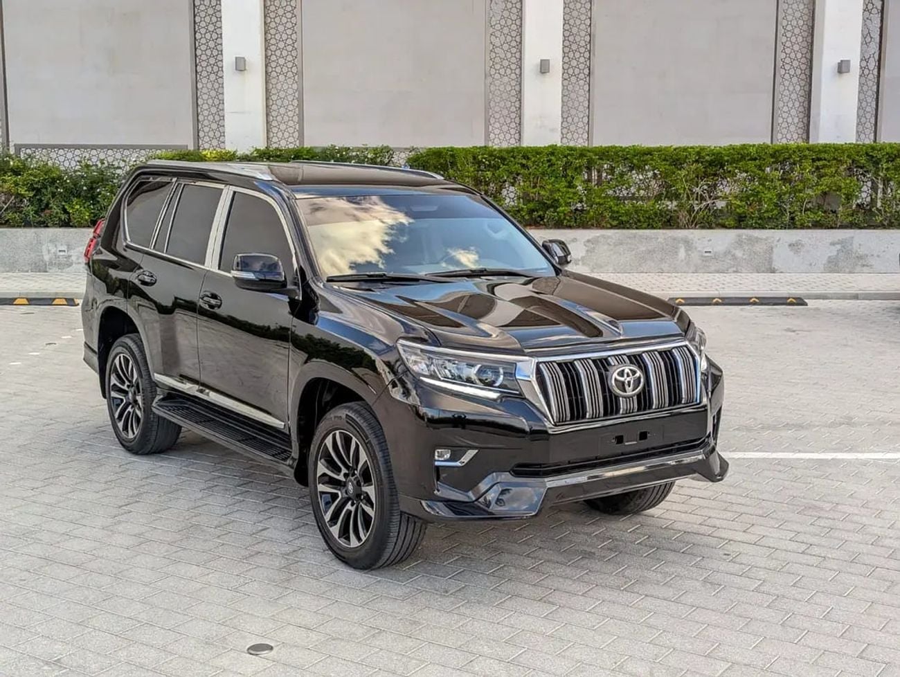 Toyota Prado TX-L GCC V4 2.7L ACCIDENT FREE IN EXCELLENT CONDITION