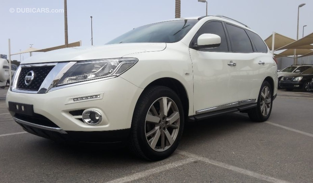 Nissan Pathfinder SE Pelatinum