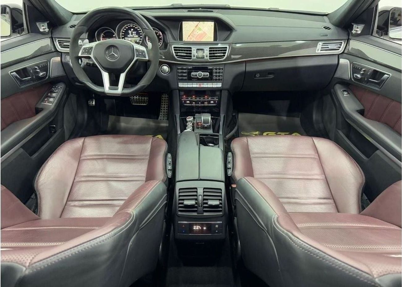 مرسيدس بنز E 63 AMG Std 5.5L 2014 Mercedes Benz E63 AMG 4MATIC, Service History, Full Options, Carbon Fiber Package. GCC