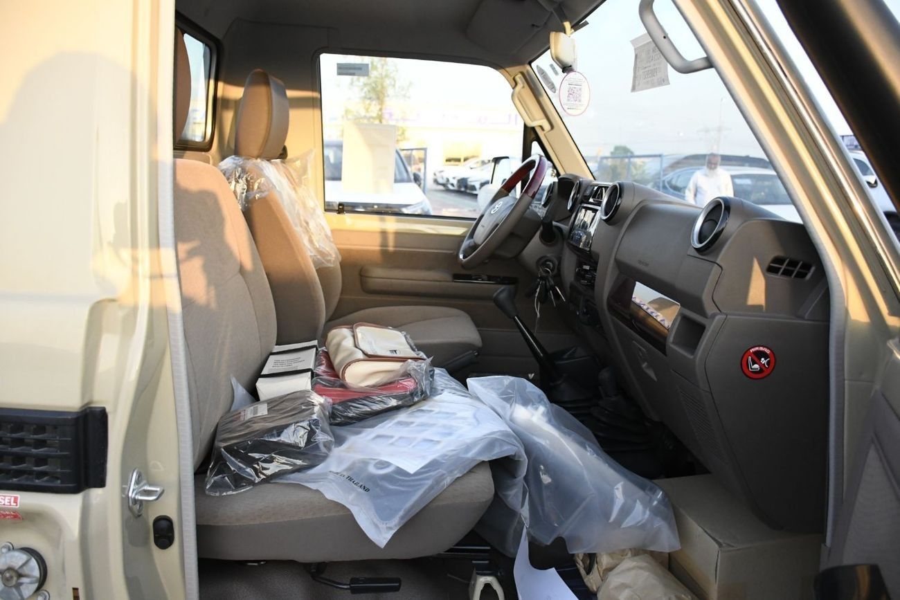 Toyota Land Cruiser Pick Up 4.5L V8 Diesel with difflock  (Ready Stock )