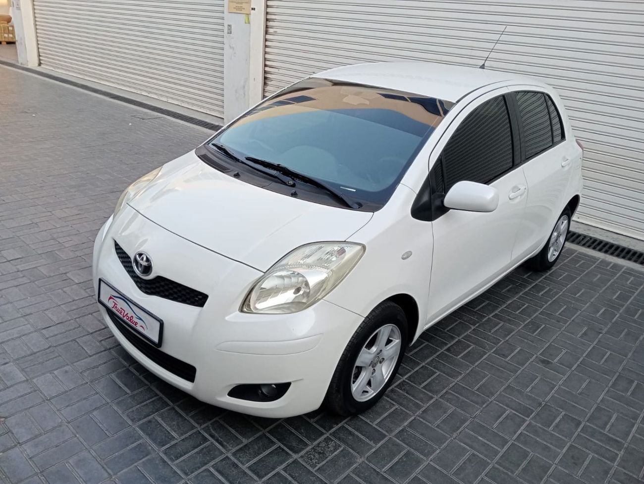 Toyota Yaris BASE