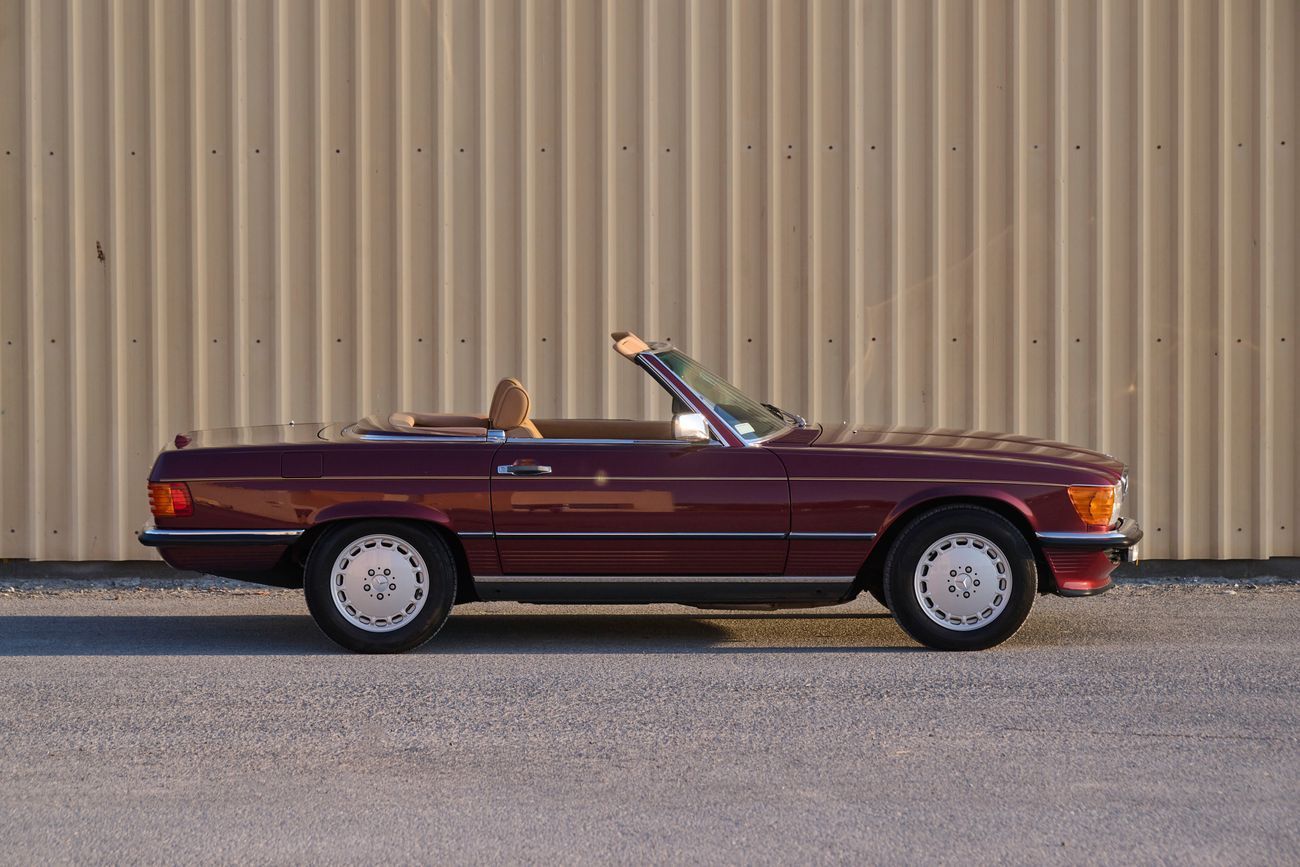 Mercedes-Benz SL 560 - 23,000 Original Kilometres