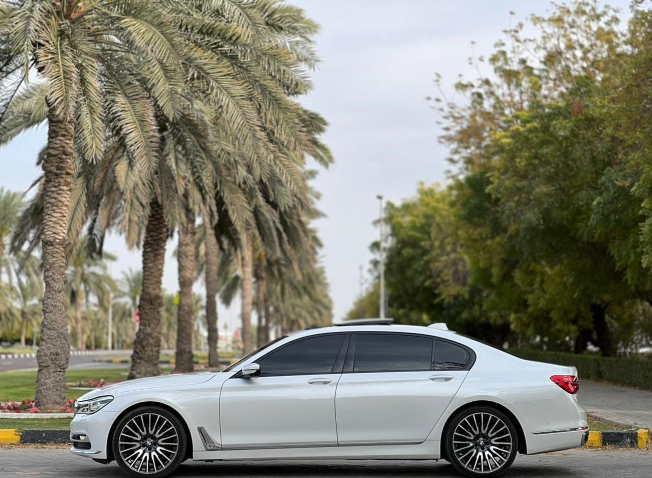بي أم دبليو 740Li EXCLUSIVE Executive 3.0L (322 HP)