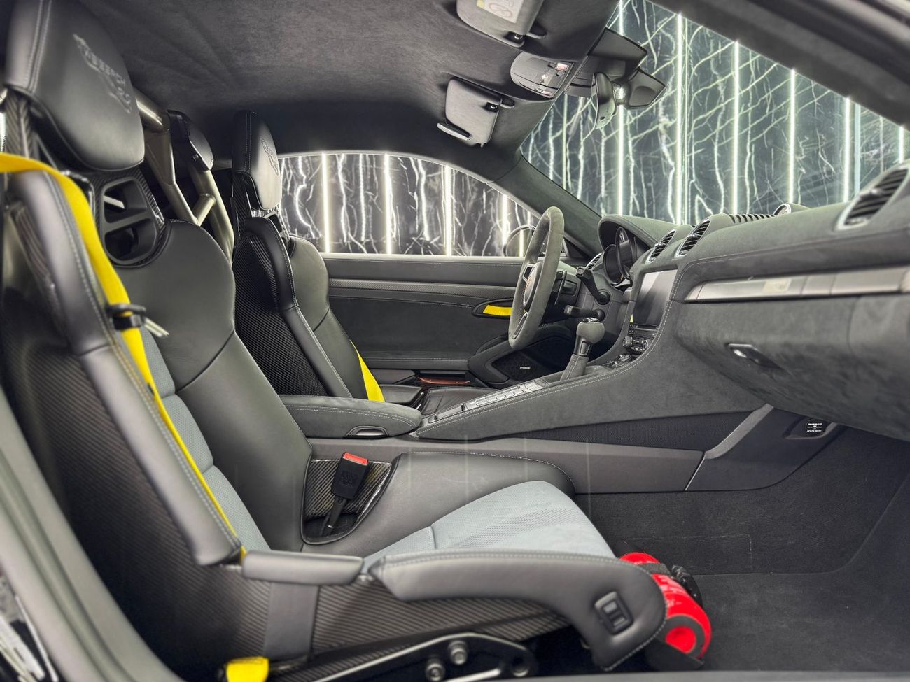 بورش كايمان 718 GT4 RS 4.0L (493 HP) A/T 2022 Porsche 718 Cayman GT4 RS Weissach Edition, 2026 Porsche Warranty, Ver