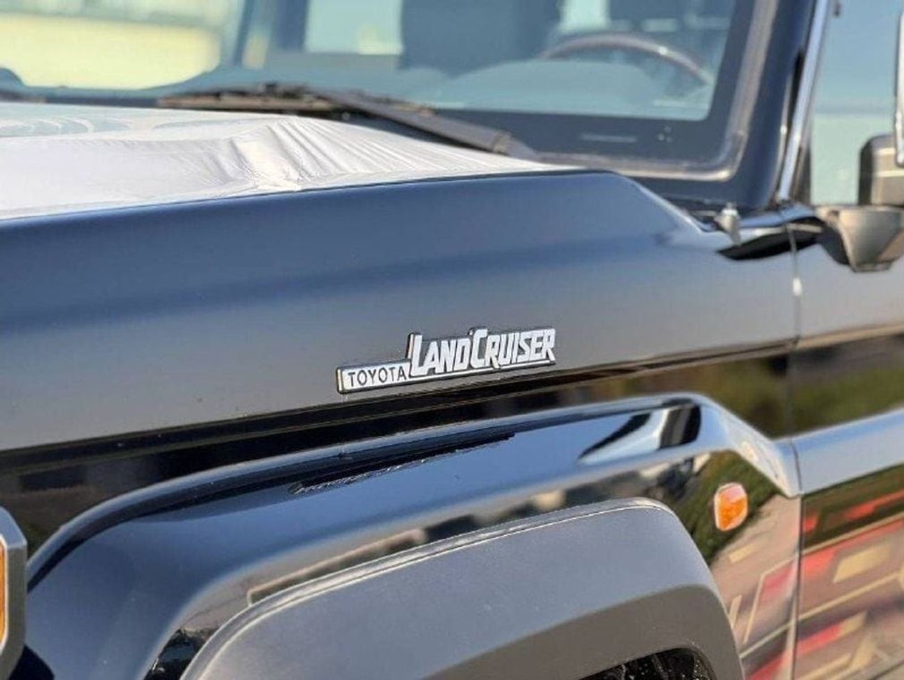 Toyota Land Cruiser 70 LC76 4.0L PTR M/T // 2024 // HIGH OPTION WITH DVD & BACK CAMERA , POWER WINDOWS , COOL BOX // SPECIA