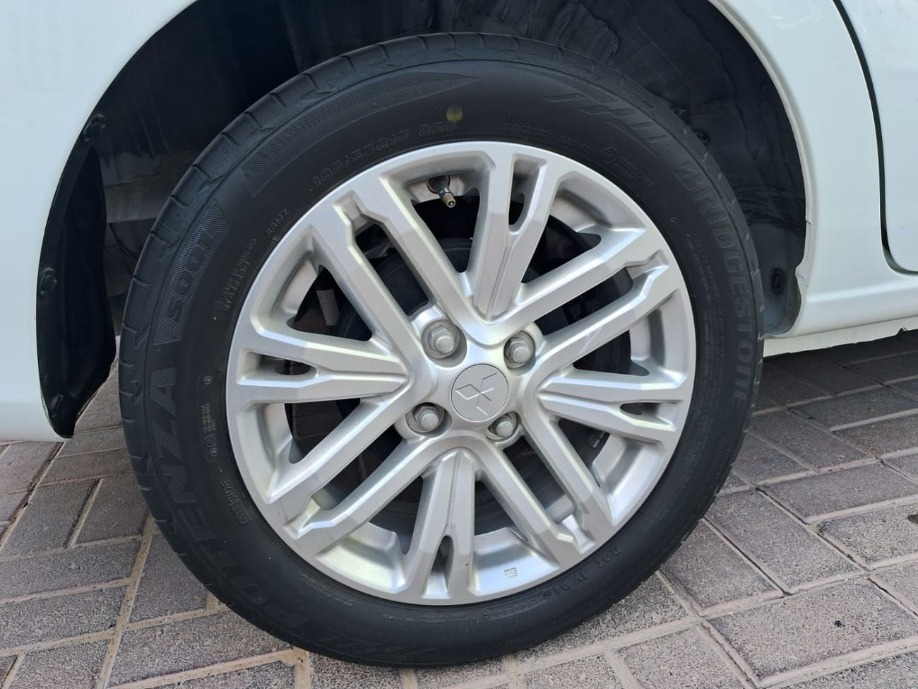 ميتسوبيشي اتراج GLX
