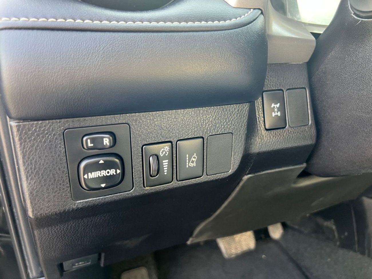 Toyota RAV4 2018 Toyota RAV4 XLE - 2.5L V4-RearCam-AWD 4x4 - Push Start -Leather seat Sunroof - Mileage-