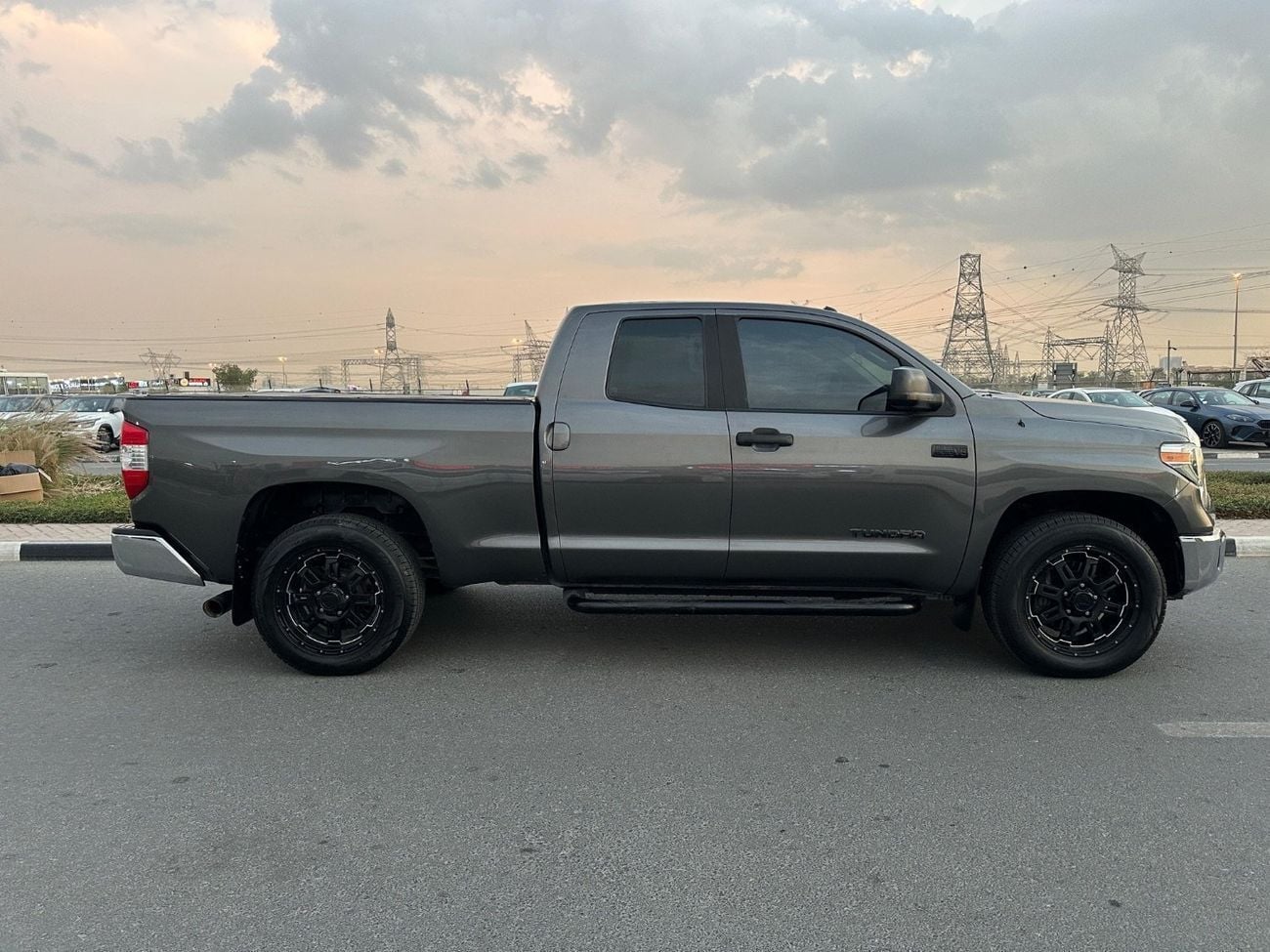 Toyota Tundra STD (NON GCC) Std 5.7L