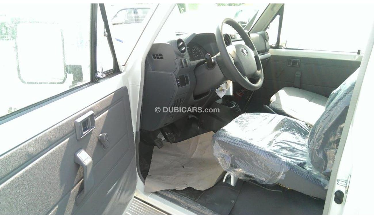 Toyota Land Cruiser 4.2L DSL, Hard Top 78 LX 13, Diesel, 13 Seats