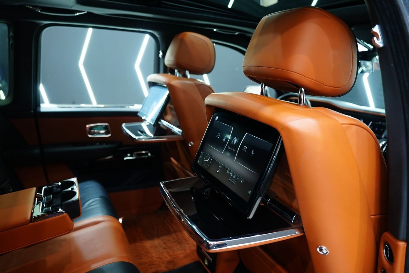 رولز رويس كولينان Rear Entertainment, Bespoke Audio, Panoramic Roof, GCC Spec!!