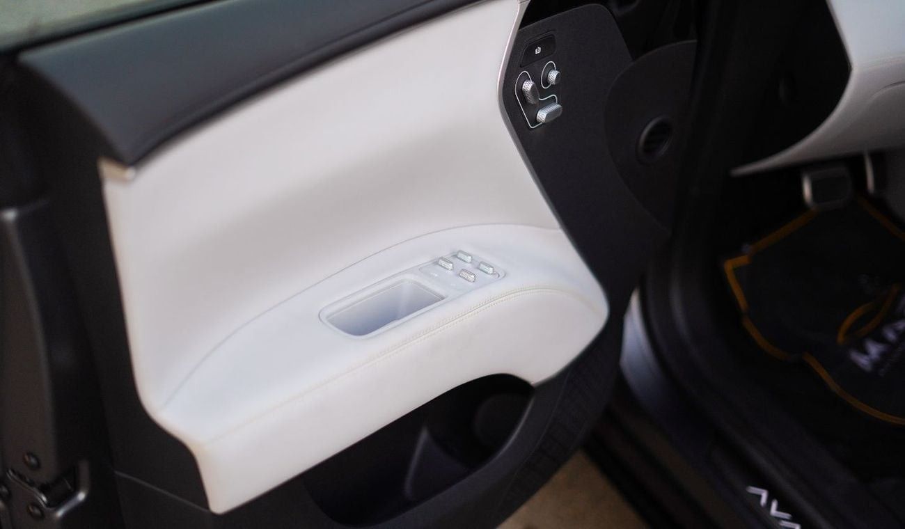 Avatr 11 2023 USED AVATR 11 AWD / 90 kWH / WLTC (580 KM) / LAW MILEAGE (20,000 KM) / WARRANTY