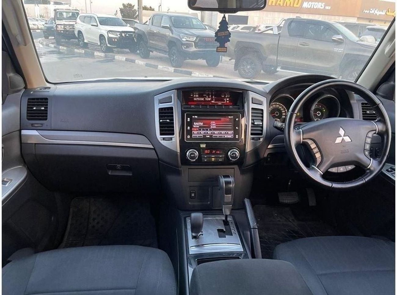 ميتسوبيشي باجيرو Diesel 3.2 Liter Right Hand Drive Automatic 7 Seater Leather sea
