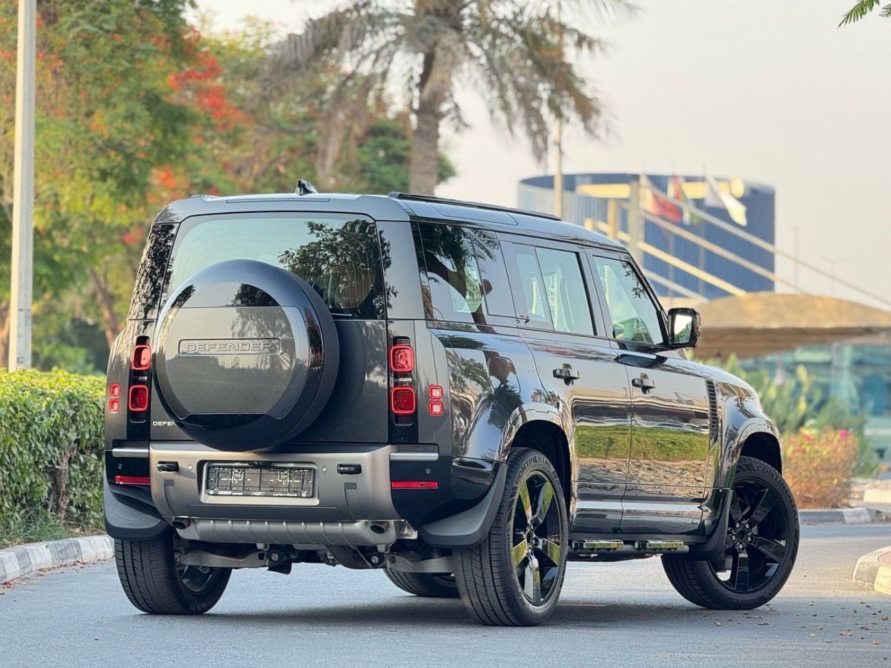 Land Rover Defender P400 110 X-Dynamic HSE 3.0L (5 Seater)