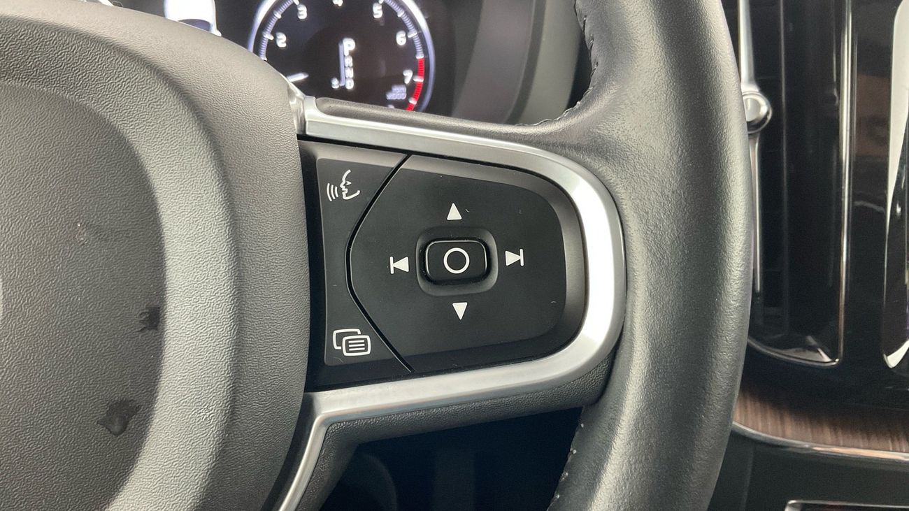 فولفو XC 60 MOMENTUM | شامل الضمان | 0 ﺪﻔﻋﺓ ﺃﻮﻟﻯ