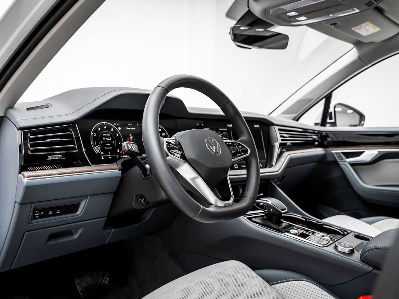 Volkswagen Touareg Comfortline 3.0L 2024 Volkswagen Touareg Comfortline, 2027 Volkswagen Warranty + Service Contract, L