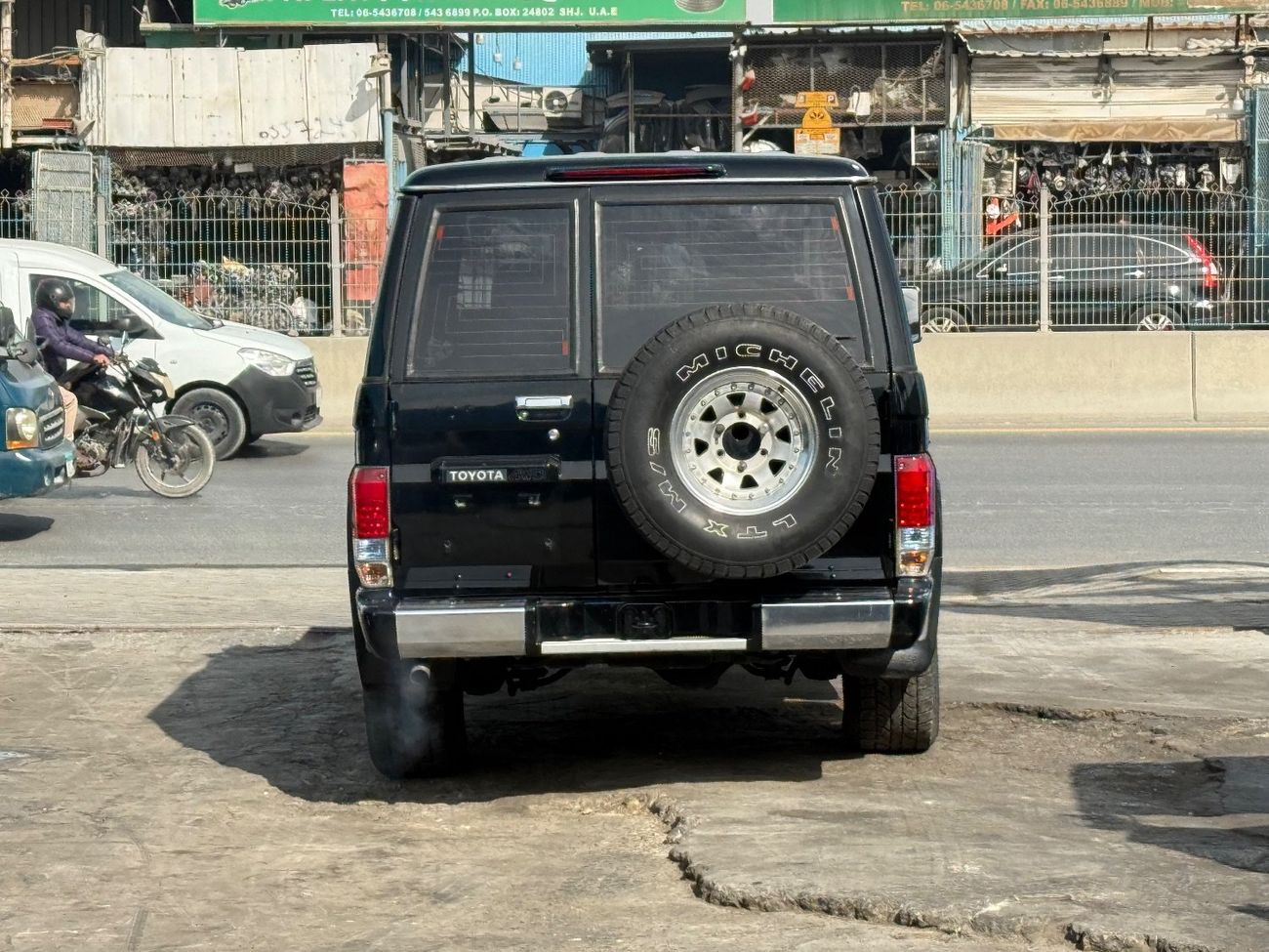 تويوتا لاند كروزر 70 4WD- 7 Seater