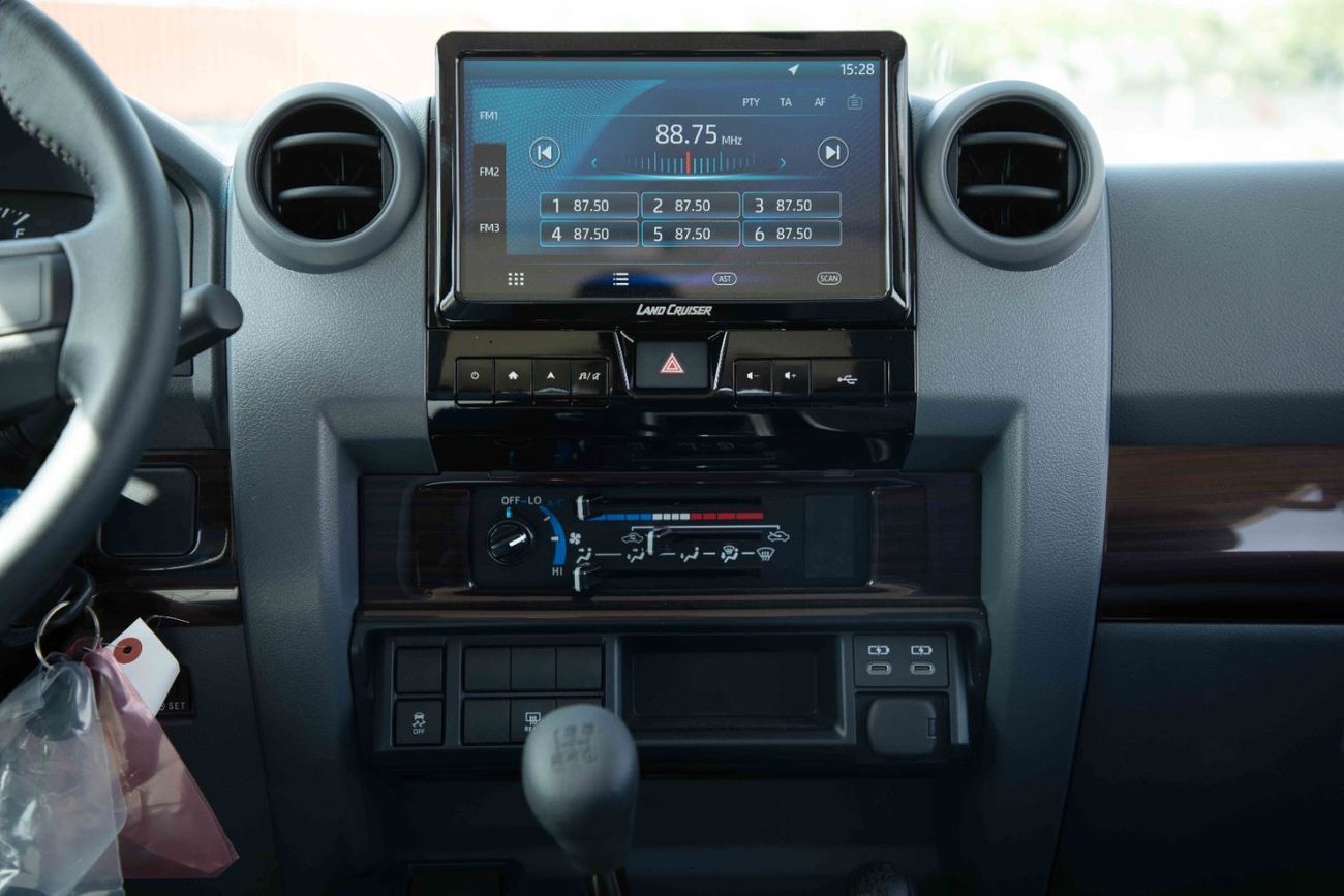 تويوتا لاند كروزر LC76 Hardtop LX 4.0L - Manual - White Inside Bluish Grey | Export Only