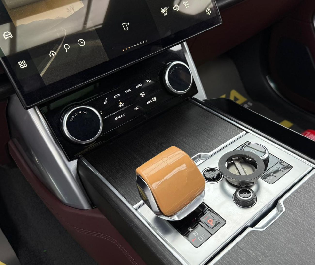 Land Rover Range Rover HSE P530 4.4L 2022 Range Rover HSE P530 With Savani Carbon Kit, 5 Years RR Warranty + Service Pack,