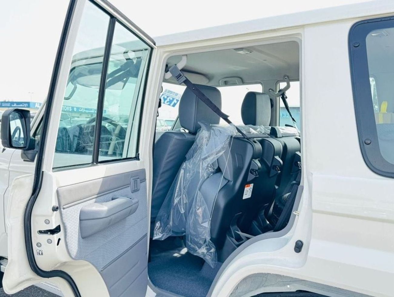 Toyota Land Cruiser 70 TOYOTA LAND CRIUSER 5 DOOR 4.2L DIESEL M/T WHITE COLOR 2025