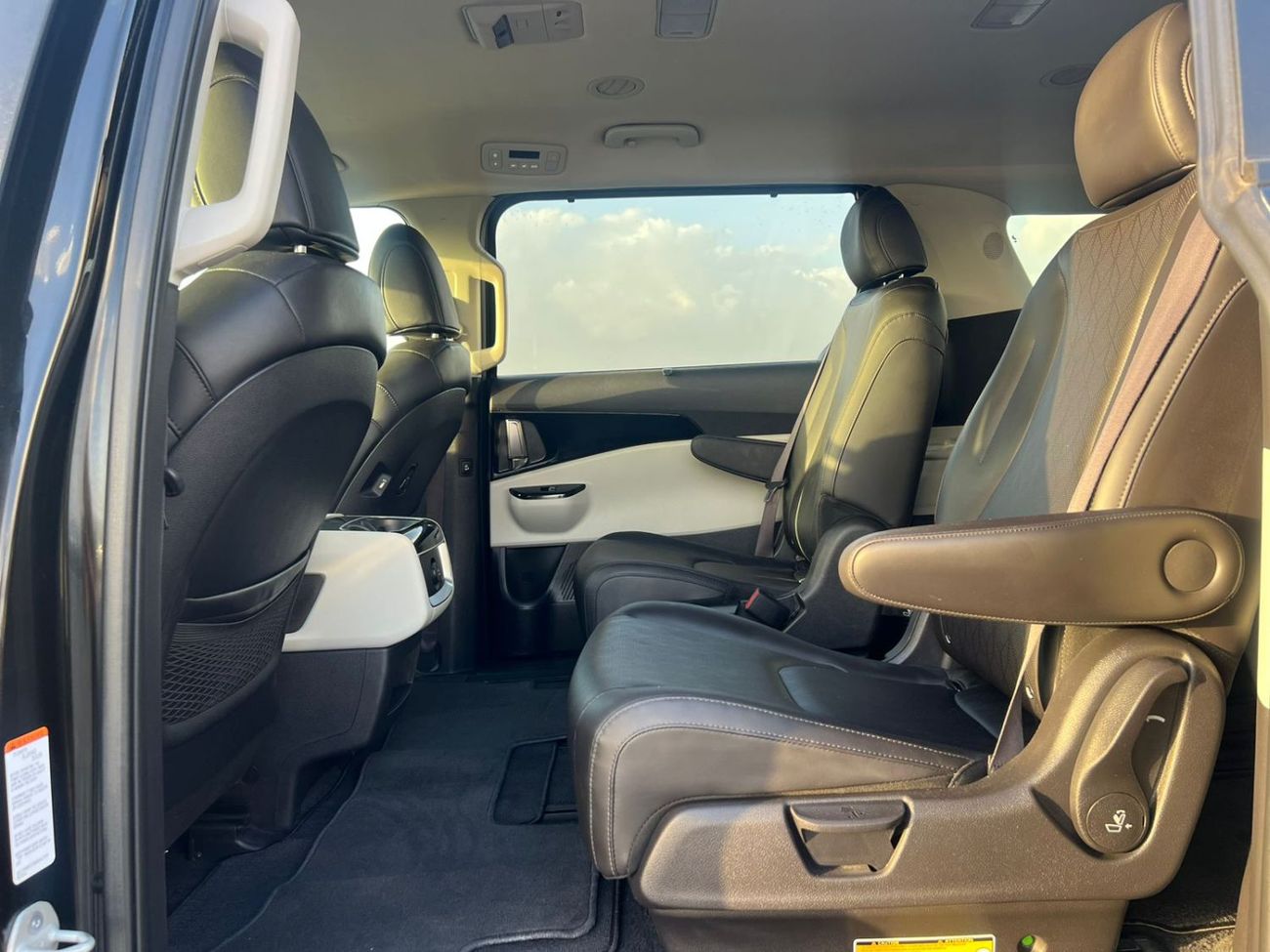 كيا كارنيفال 2022 Kia Carnival EX 3.5 V6 FWD- Full Option - 7 Seater - Front & Rear Radar Sensor - Trunk / Door F