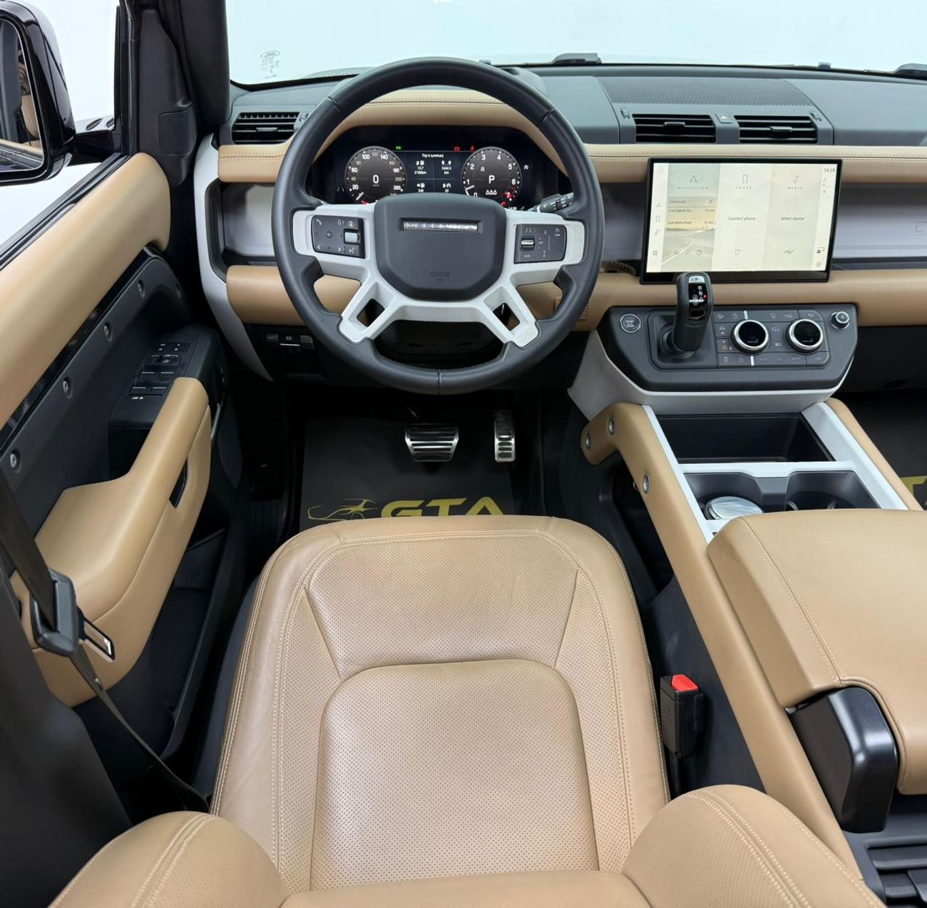 Land Rover Defender 2025 Land Rover Defender 110 X-Dynamic HSE, 2029 LR Warranty + Service History, Low Km, GCC