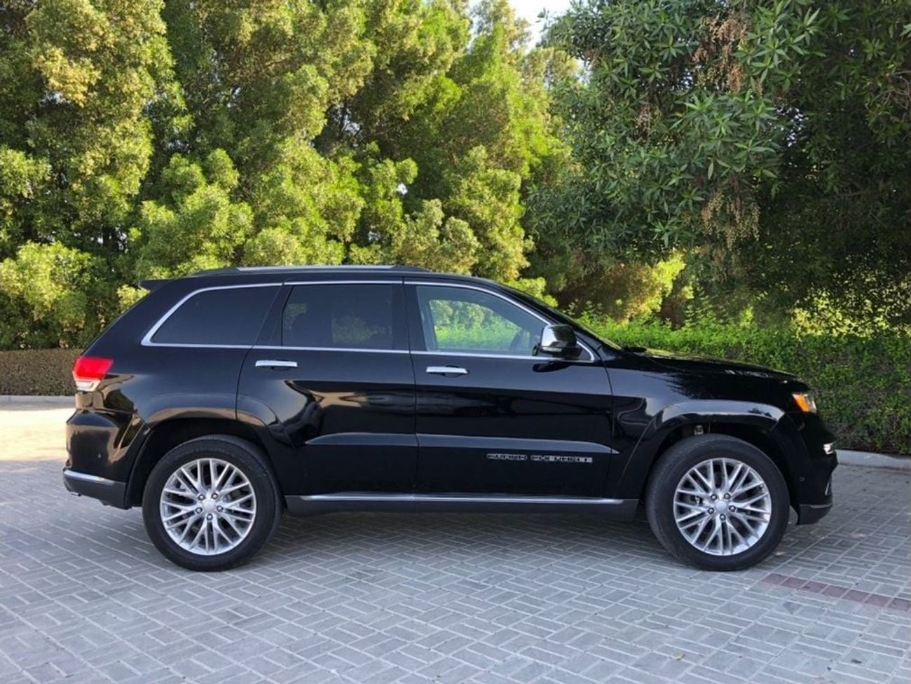 Jeep Grand Cherokee Summit 5.7L (360 HP)