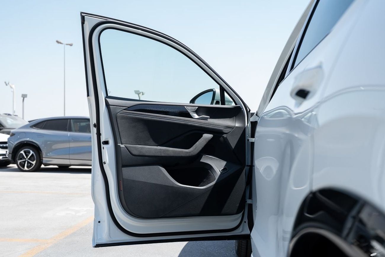 Volkswagen Tiguan Volkswagen Tiguan L Pro 380TSI AWD R-Line 2.0L Smart Premium Edition 2025