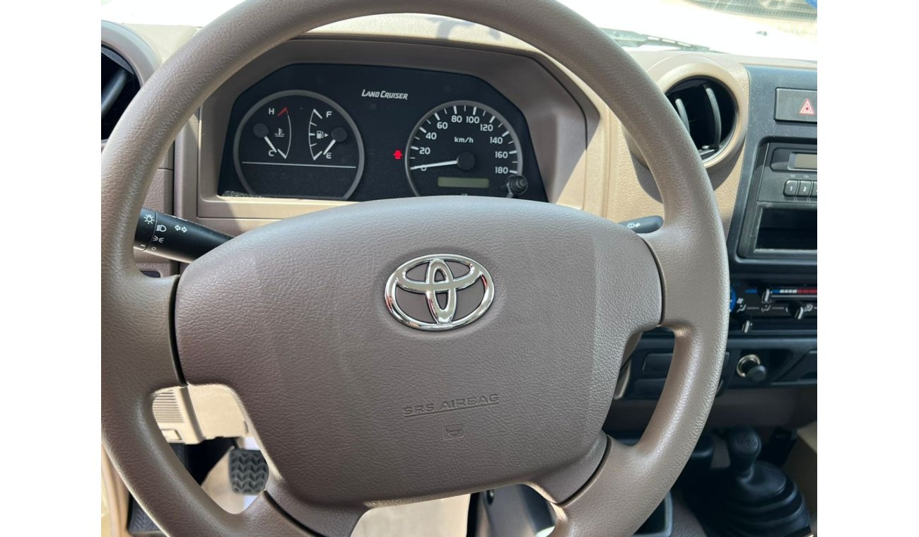 Toyota Land Cruiser Pick Up MODEL 2022 DIESEL 4.2L 6 CYLINDER WITH DIFFLOCK POWER WINDOWS MANUAL TRANSMISSION CAN BE EXPORT