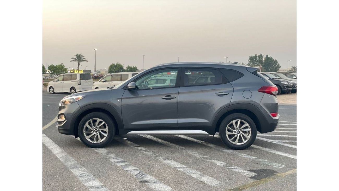 Hyundai Tucson 2017 Hyundai Tucson Limited 2.0L V4 GDi Premium - Push Start - 4x4 AWD - 75,000 mileage