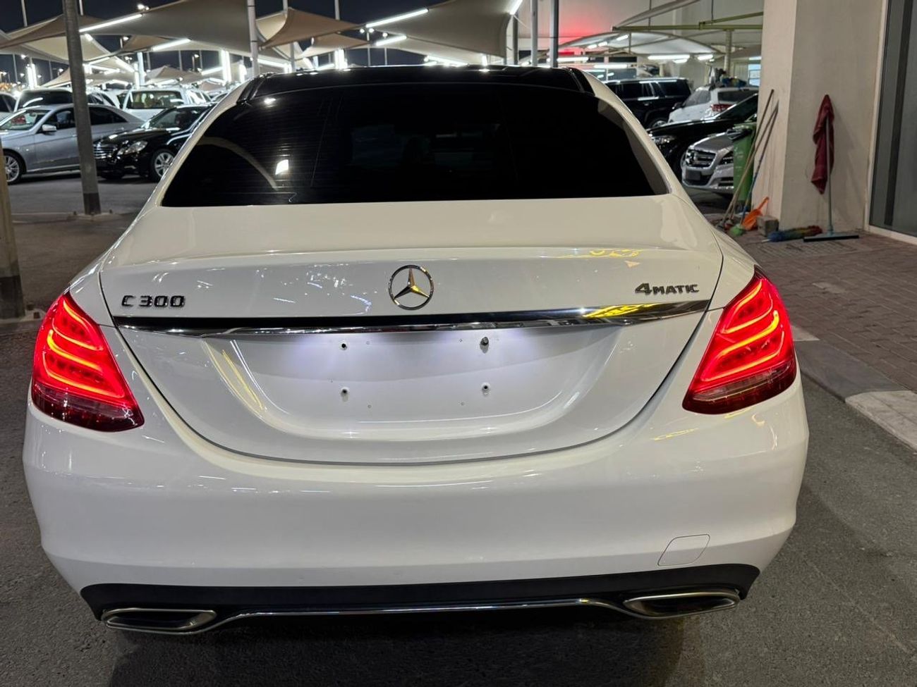 مرسيدس بنز C 300 مرسيدس C300 فل اوبشن وارد امريكا بحالة جيدة