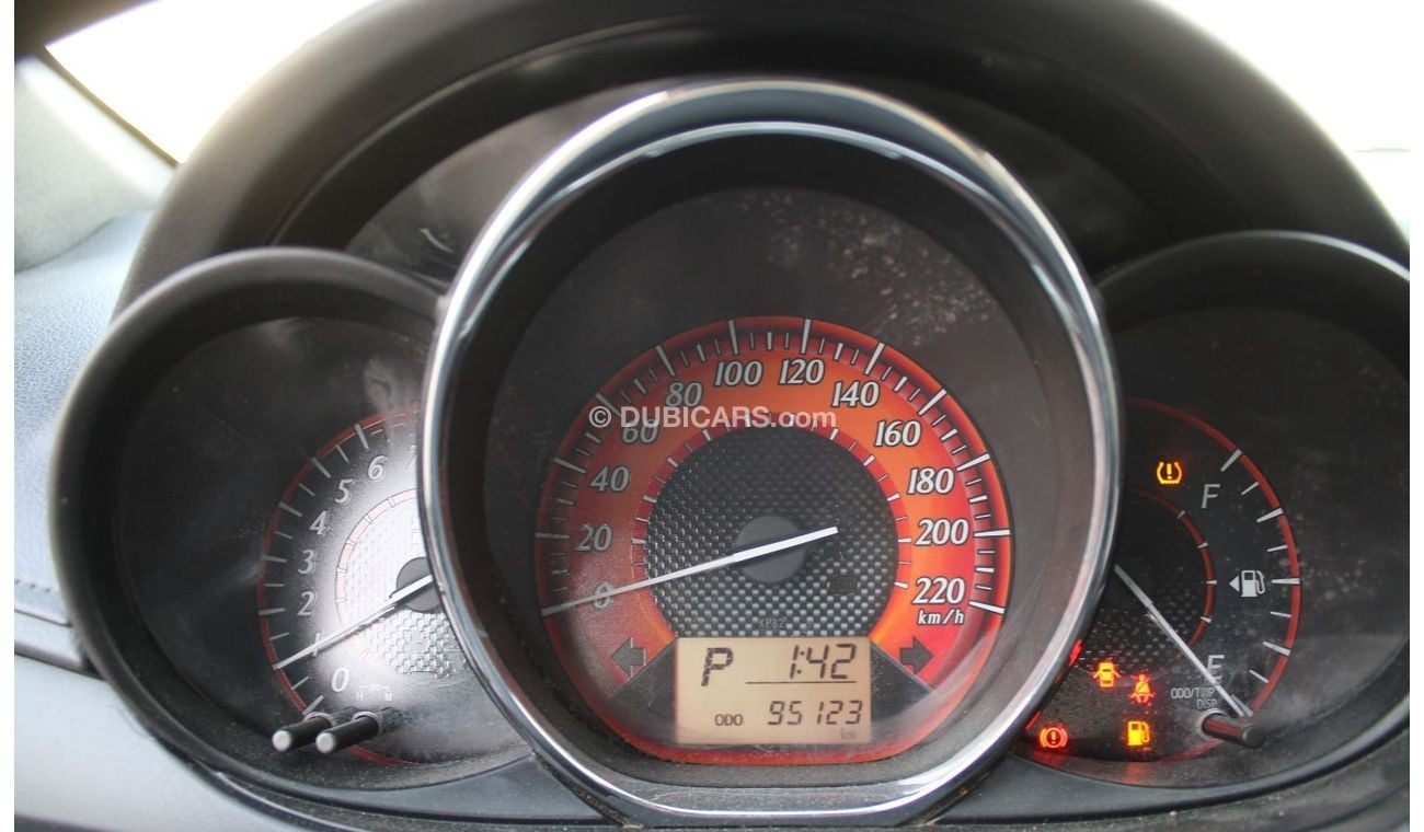 Toyota Yaris SE Toyota yaris 2017 hatchback white GCC 1.3 excellent condition without accident