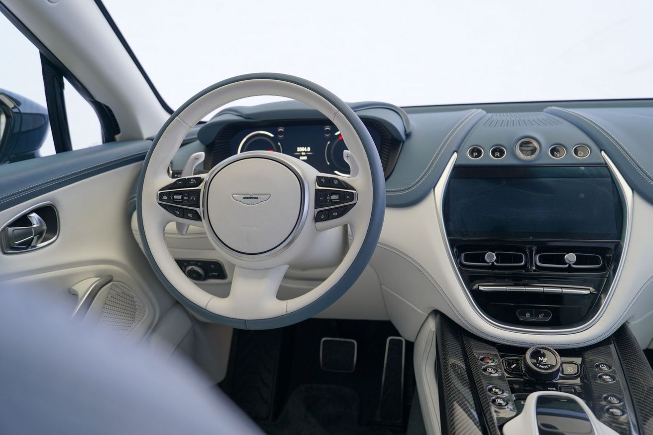 Aston Martin DBX 707