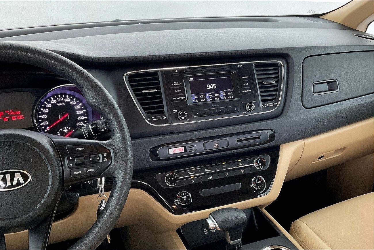 كيا كارنيفال LX