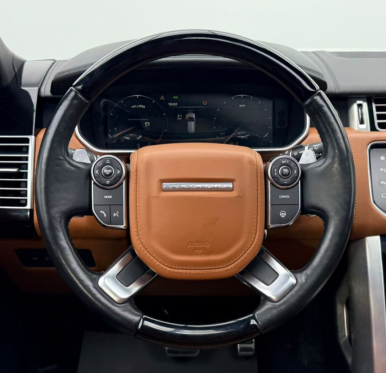 Land Rover Range Rover AUTOBIOGRAPHY 2016 Range Rover Vogue Autobiography, Full Service History, Fully Loaded, Excellent Condition, GCC