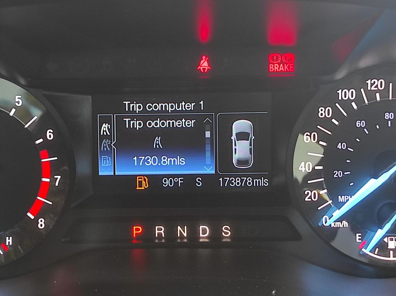 Ford Fusion SE 2.0L Ford fusion 2015 Gcc V4 full options no1