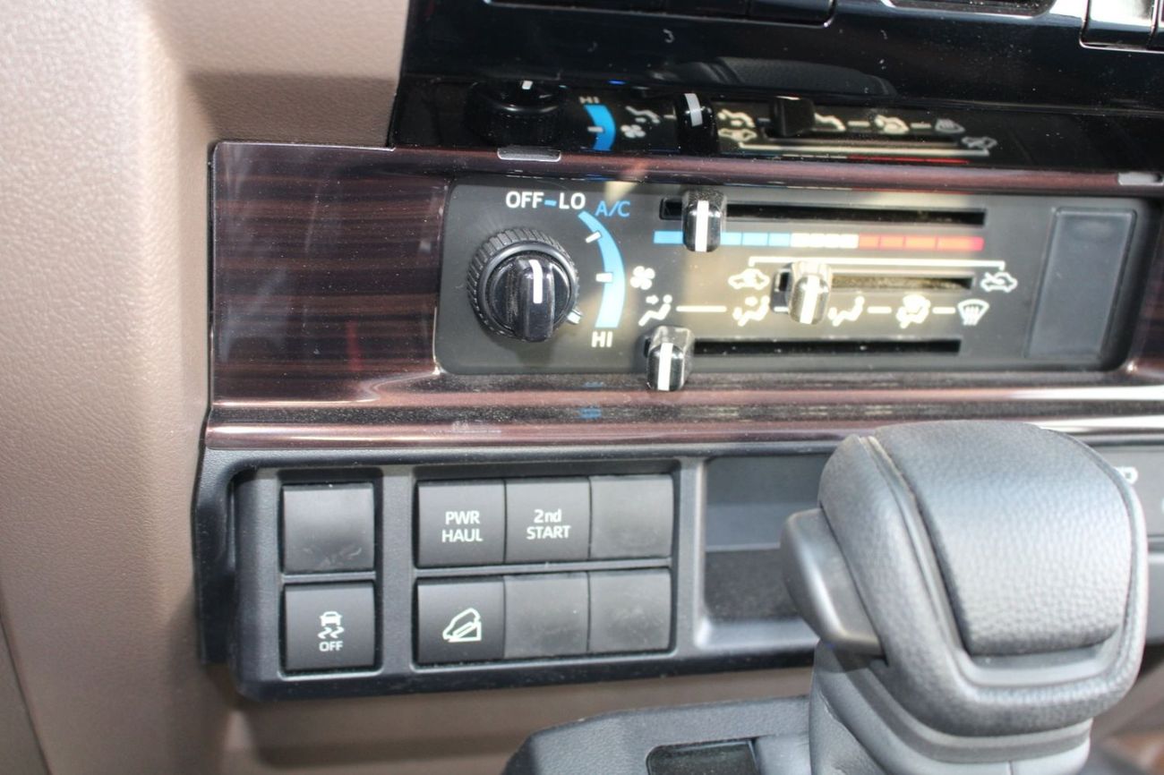 تويوتا لاند كروزر بيك آب TOYOTA LANDCRUISER 79 2.8L DIESEL DOUBLE CAB 4WD LX-Z AUTO