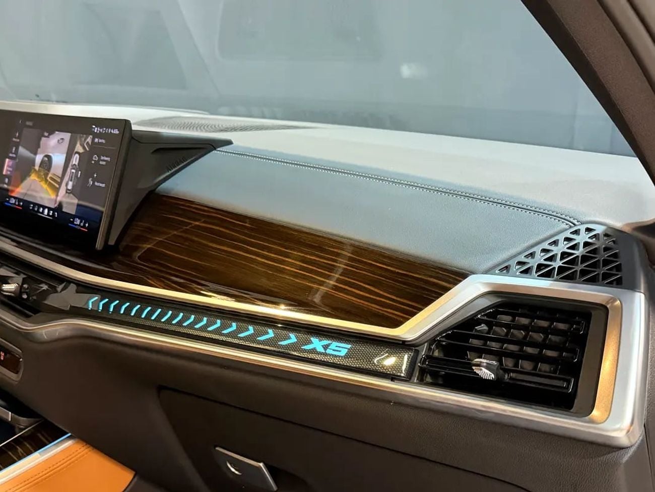 بي أم دبليو X5 XDRIVE40i M SPORT PRO Gcc FHS 5 Years Warranty & Service