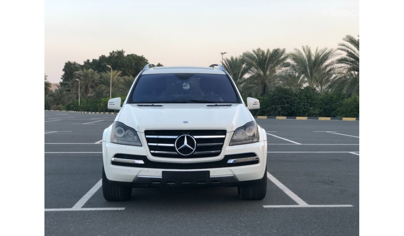 Mercedes-Benz GL 500 MODEL 2012 GCC CAR PERFECT CONDITION INSIDE AND OUTSIDE FULL OPTION PANORAMIC ROOF LEATHER SEATS NAV