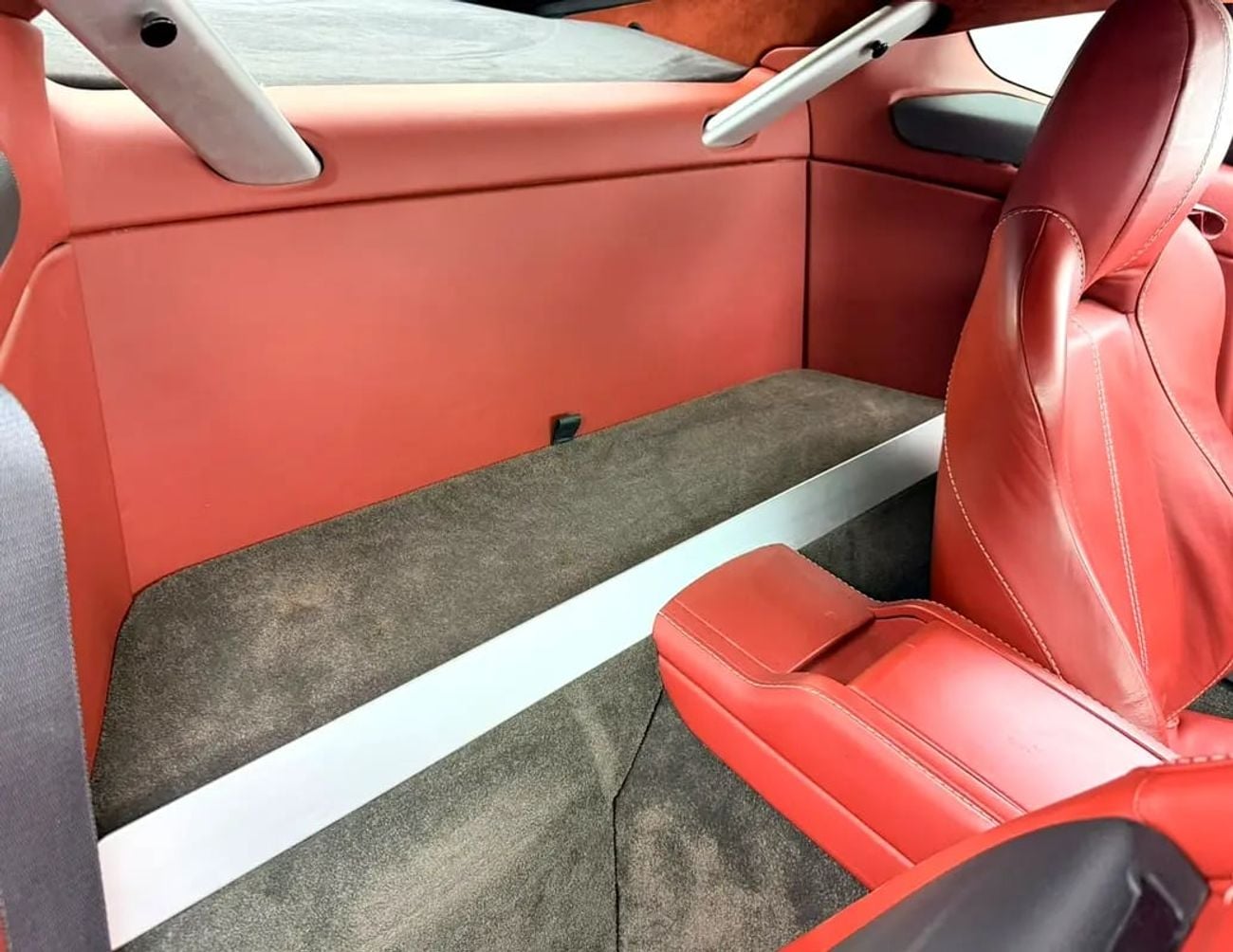 Aston Martin Vantage STANDARD V8, Service History, Fully Loaded, Excellent Condition, GCC